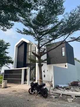 JUAL RUMAH MEWAH CANTIK ADA KOLAM RENANG DI MOJOKERTO