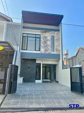 Rumah baru 2 lantai di Rungkut Mapan  Lokasi di lingkungan perumahan
