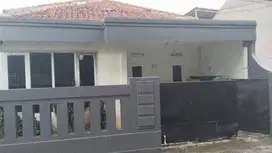 Rumah kampung masuk mobil di belakang RS permata sawangan depok