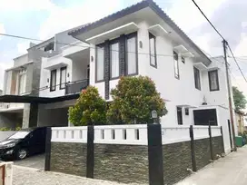 Rumah 2 Lantai Bagus di Pejaten, Jakarta Selatan
