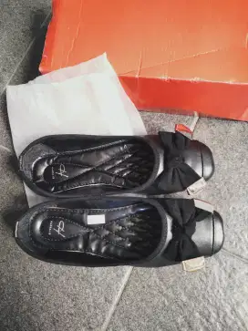 Sepatu slip on wanita pantofel