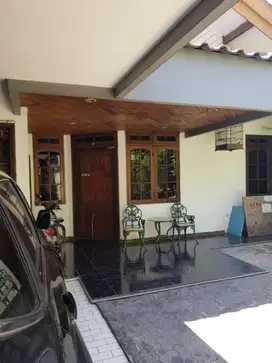 DIJUAL RUMAH RAYA SUKOMANUNGGAL BISA UNTUK KOMERSIAL AREA