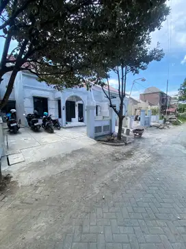Rumah desain klasik,spek mewah,konsep semi cluster
