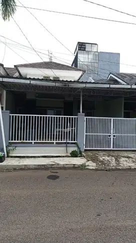 Dijual Rumah Modern Full Renovasi di Cluster Aralia – Harga Terbaik!