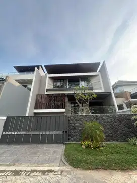 Rumah 2 Lantai Baru Semi Furnished HGB di Citraland Waterfront
