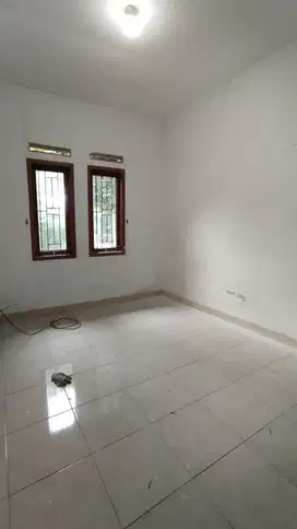 Dijual Rumah Jalan utama komplek Bumi sariwangi 1