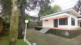 Villa furnish lahan luas pinggir jl raya Lawu