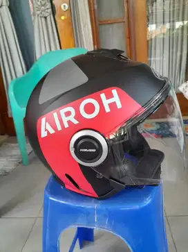 Helm AIROH second like new