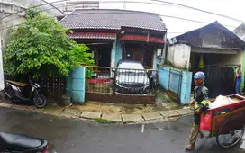 Rumah murah akses mobil di legoso ciputat