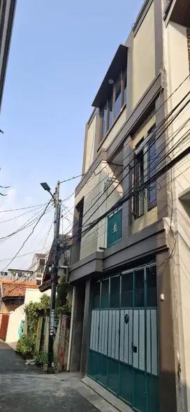 Dijual rumah di Jakarta Barat (kebun  Jeruk)