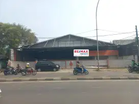 Jual Gudang Bagus Dan Siap Pakai Di Jalan Raya Bekasi Dekat Akses Tol.