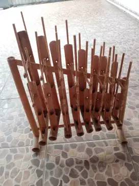 Angklung beli baru blm pernah dipakai.