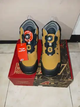 Sepatu safety cheetah