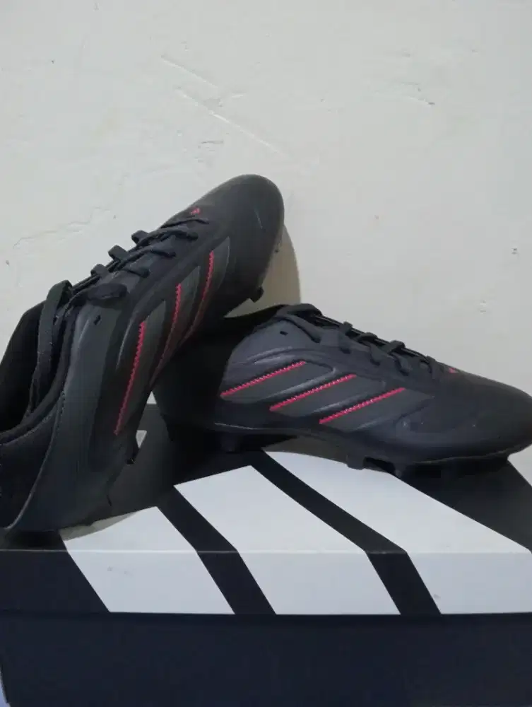 Sepatu bola Adidas Copa