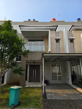 Rumah Golf Island Violin Pik,semi furnsihed rapi, murah