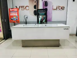Etalase Meja Vivo - Tempat Demo HP