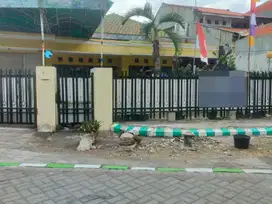 Dijual rumah besar hitung tanah di karah agung Surabaya