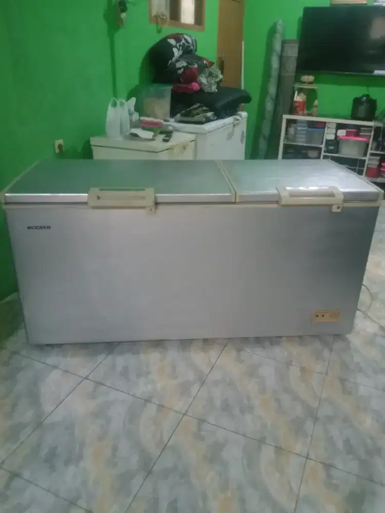 Jual cepat barang ori belum pernah servis Frezer box kap 560L