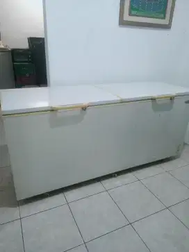 Di jual frezzer box merk Sansio kondisi normal dingin beku SIAP PAKAI