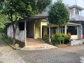 Rumah  hoek second  dalam cluster di Sawangan Regency.