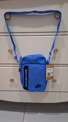 Tas Selempang NIKE Elemental (4L) Original Biru