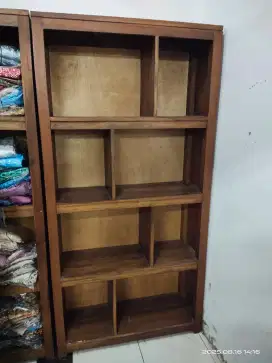 Lemari tanpa tutup