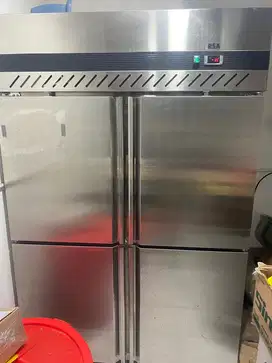 Di jual cepat Upright Freezer nego sampai jadi