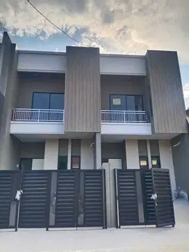 JUAL RUMAH BARU LOKASI STRATEGI DI VILLA KALIJUDAN INDAH SURABAYA