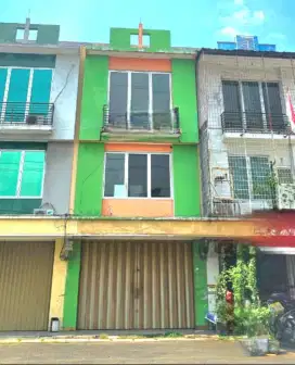 Ruko 3 lantai rapih siap pakai di aralia harapan indah bekasi