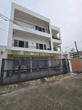 TURUN HARGA Rumah Modern Tropis Posisi Hook Dalam kompleks Di Jatibeni