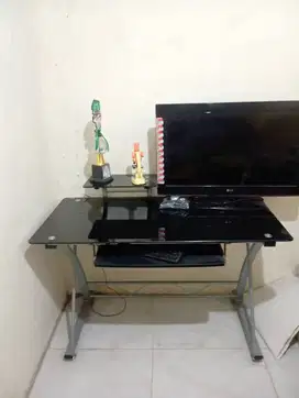 Meja komputer kantor