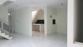 Disewakan Rumah 2 lantai siap huni di Taman modern cakung Dekat JGC
