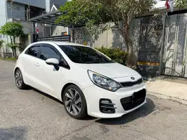 Kia Rio Platinum keyless matic 2016 putih