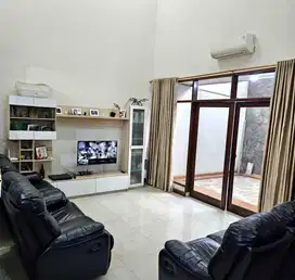 Rumah Bagus Siap Huni 2 Lantai Di Taman Holis Bandung