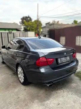BMW 320i 2009 Bensin