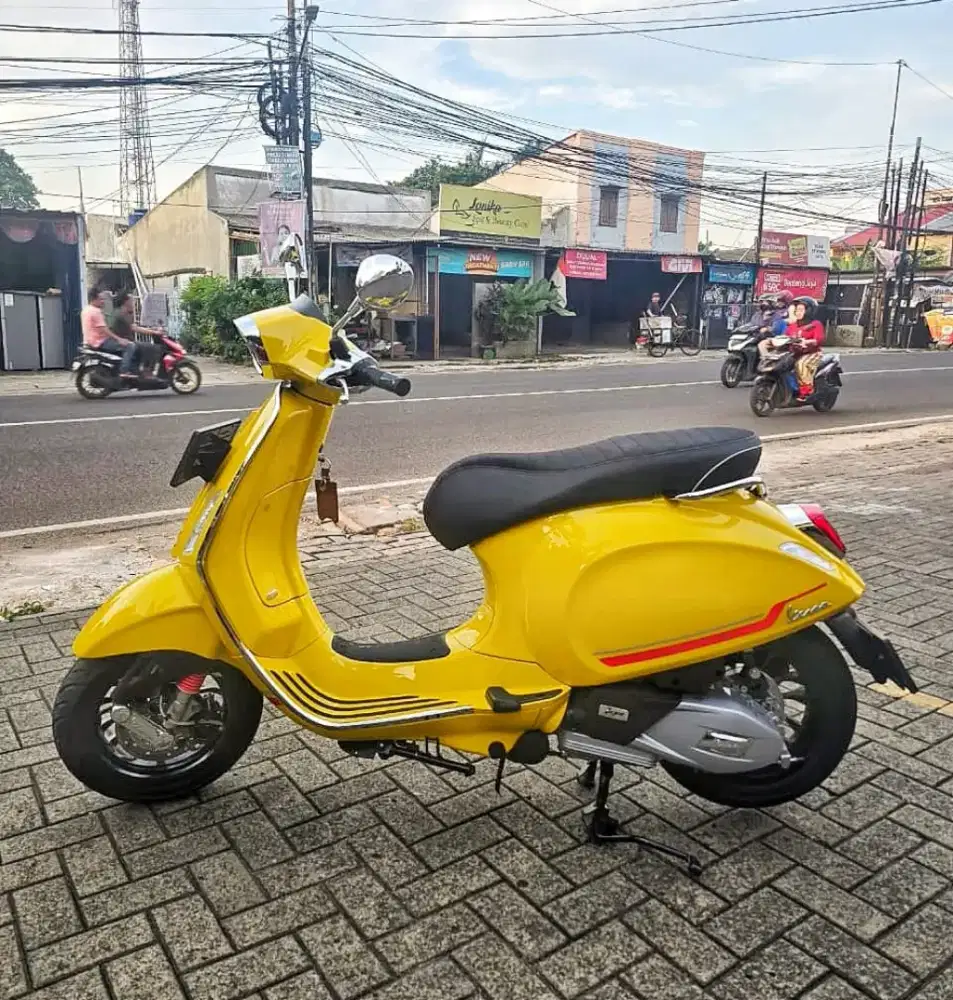 Vespa Sprint Abs IS 150 2022 Istimewa Seperti baru