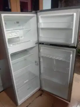 Kulkas LG 2pintu  inverter bagus normal dingin beku mulus lancar jaya