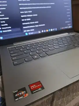 Lenovo ryzen 3 4300U warna silver