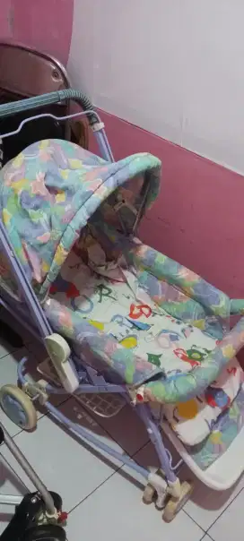 Jual stroller merk  babygod masi bagus mulus bersih