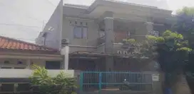 Rumah 2 lantai dengan kamar tidur 5+2 lokasi strategis
