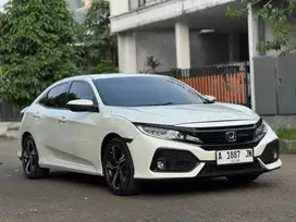 LOW KM! HONDA CIVIC 1.5 HATCHBACK TURBO AT 2017 PUTIH