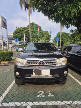 Toyota Fortuner 2.7 V AT 4x4 2010 Bensin