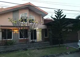 DijualDisewakan Rumah di Darmo Sentosa Raya Cantik Siap Huni
