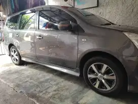 Nissan Grand livina 2011