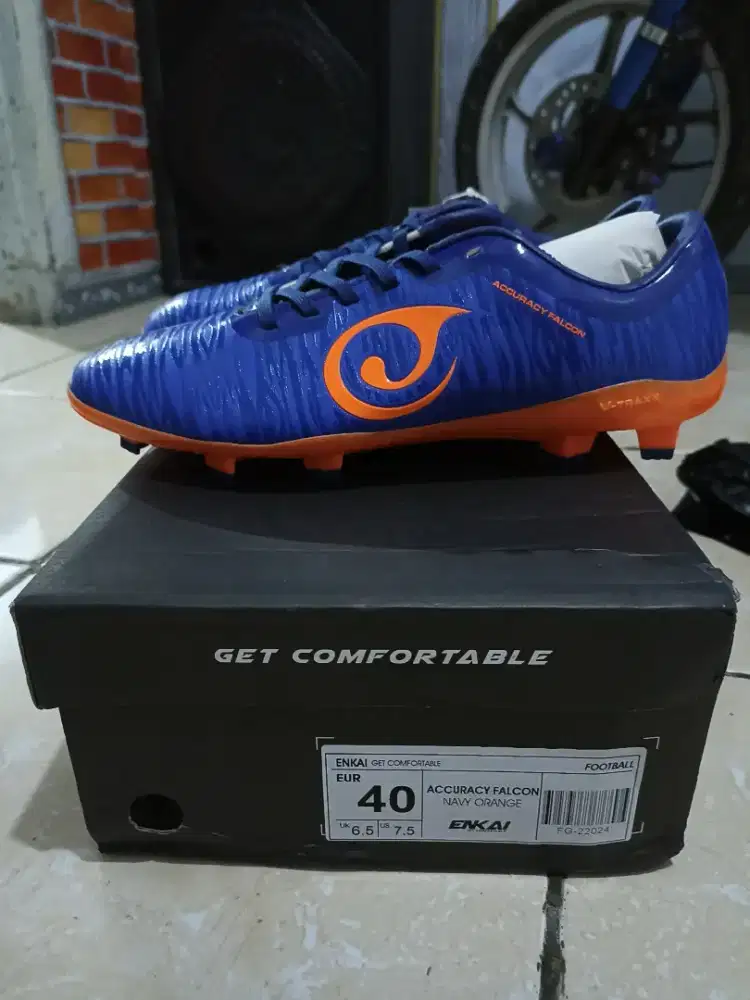 Sepatu Bola Merk enkai sz 40 minus dikit