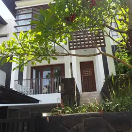 DISEWAKAN  Rumah di GRAHA FAMILY