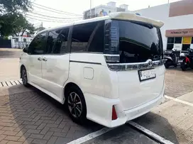 Toyota Voxy 2.0 2018 matic, putih, mulus