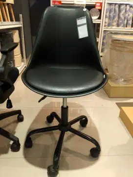 Kursi Kantor Beli 1 Gratis 1