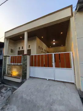 RUMAH CANTIK PLAMONGAN INDAH, SEMARANG