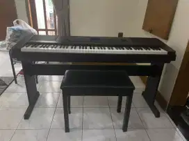 PIANO YAMAHA PORTABLE GRAND DGX660